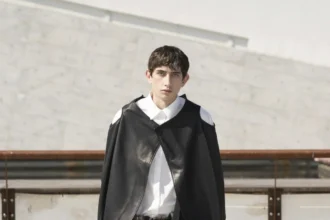 Avec sa collection printemps 2026 présentée au Pitti Uomo, Niccolò Pasqualetti révolutionne les codes masculins à Florence