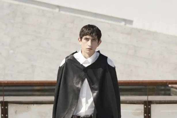 Avec sa collection printemps 2026 présentée au Pitti Uomo, Niccolò Pasqualetti révolutionne les codes masculins à Florence