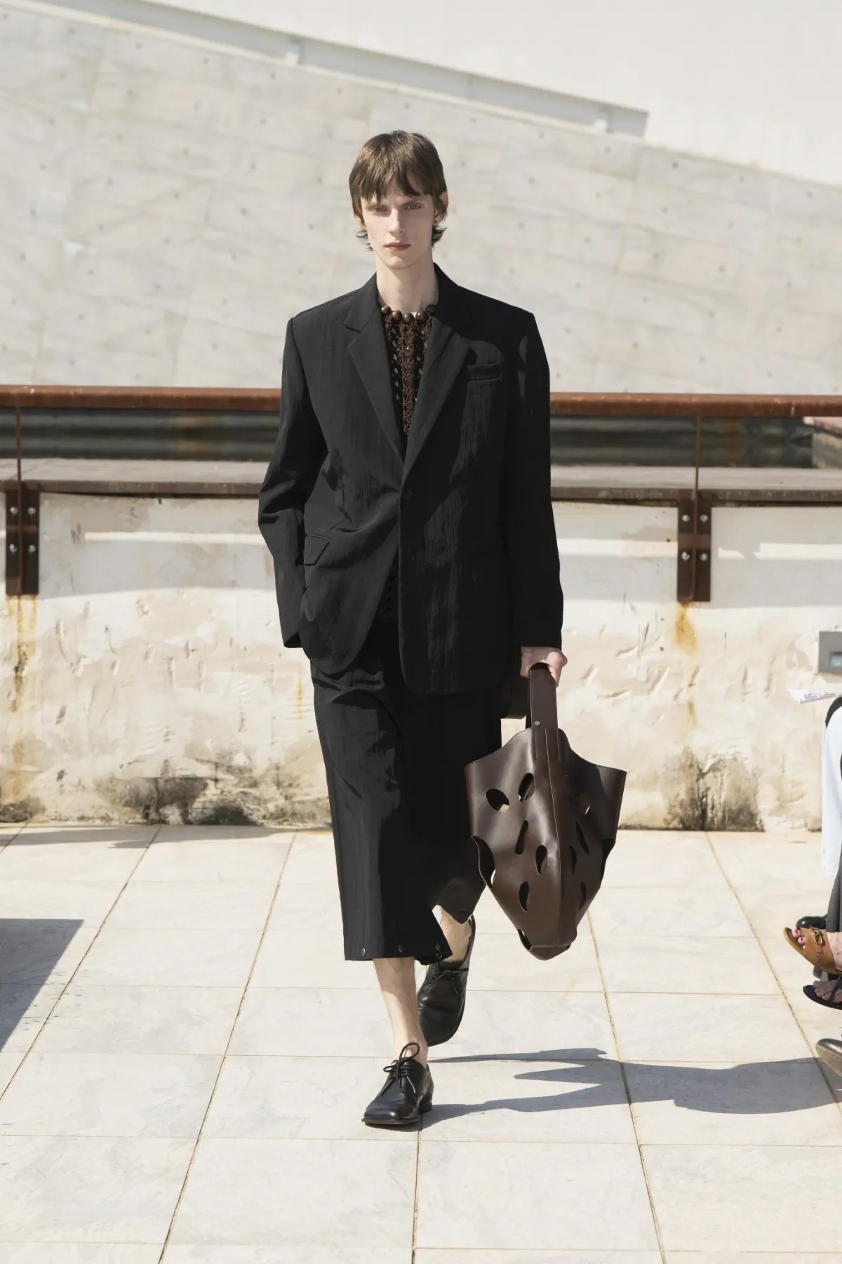 Avec sa collection printemps 2026 présentée au Pitti Uomo, Niccolò Pasqualetti révolutionne les codes masculins à Florence