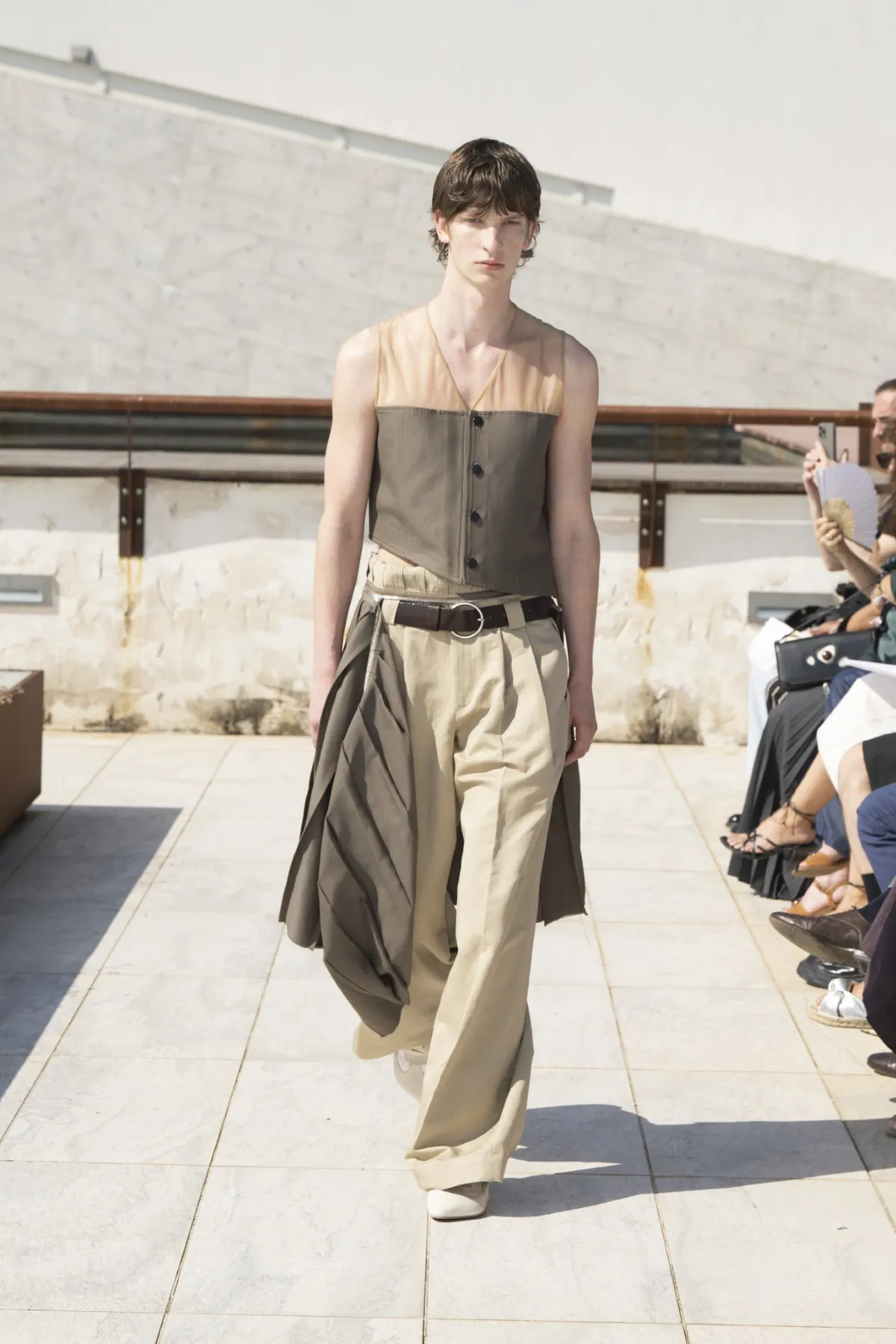 Niccolo Pasqualetti Spring Summer 2026 Pitti Uomo 108 3 Avec sa collection printemps 2026 présentée au Pitti Uomo, Niccolò Pasqualetti révolutionne les codes masculins à Florence