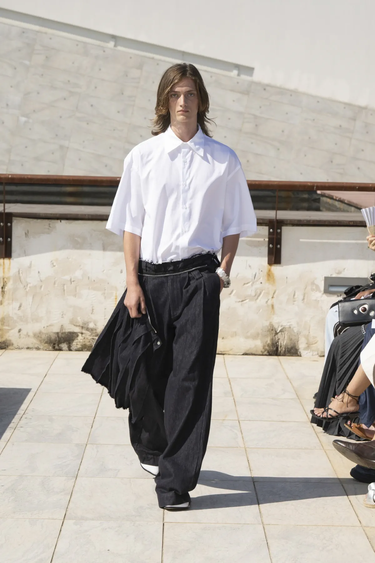 Avec sa collection printemps 2026 présentée au Pitti Uomo, Niccolò Pasqualetti révolutionne les codes masculins à Florence