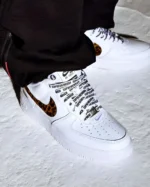 Supreme s'est associé à Goodenough pour une Nike Air Force 1