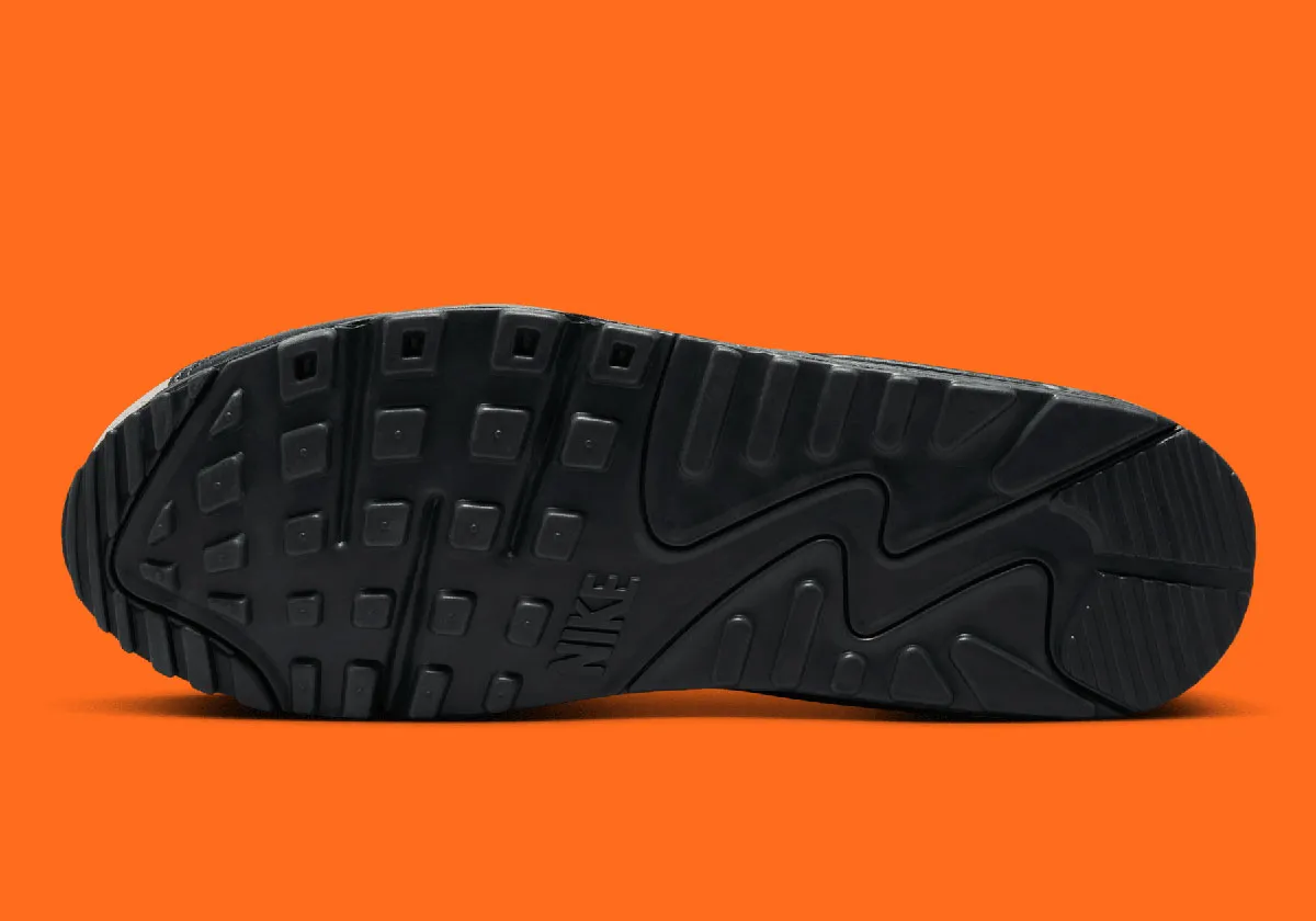 Nike Air Max 90 Racing Pack 7 La Nike Air Max 90 « Racing Pack » enflamme l'asphalte