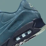 Avec sa construction moulée, la Nike Air Max 90 « Thunderstorm » révolutionne la silhouette mythique