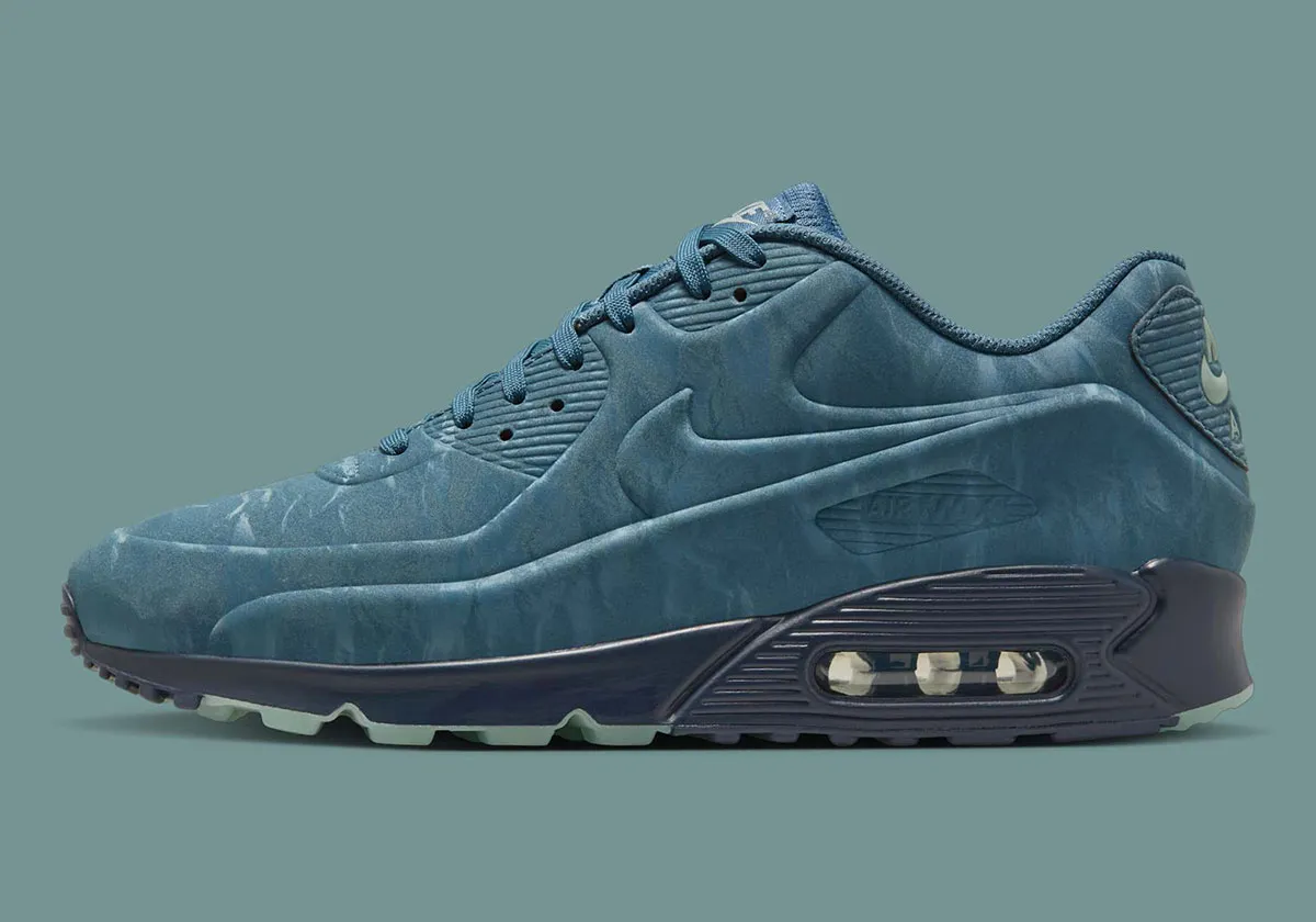 Nike Air Max 90 Thunderstorm 2 Avec sa construction moulée, la Nike Air Max 90 « Thunderstorm » révolutionne la silhouette mythique