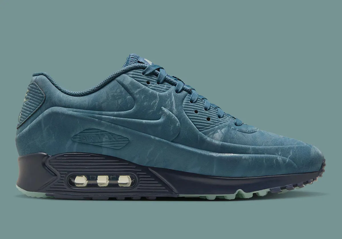 Nike Air Max 90 Thunderstorm 3 Avec sa construction moulée, la Nike Air Max 90 « Thunderstorm » révolutionne la silhouette mythique