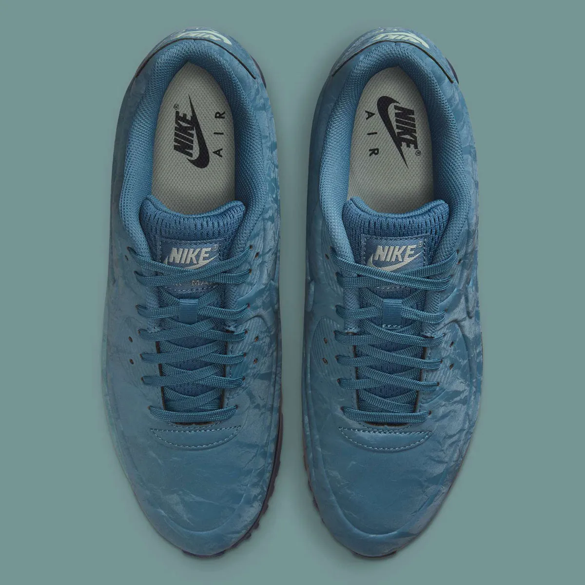 Nike Air Max 90 Thunderstorm 4 Avec sa construction moulée, la Nike Air Max 90 « Thunderstorm » révolutionne la silhouette mythique