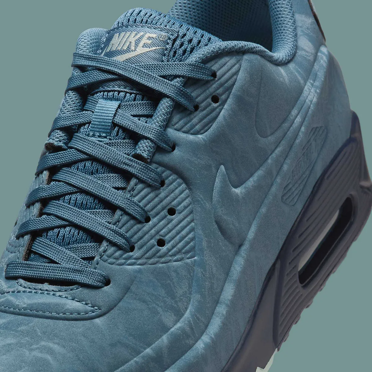 Nike Air Max 90 Thunderstorm 6 Avec sa construction moulée, la Nike Air Max 90 « Thunderstorm » révolutionne la silhouette mythique