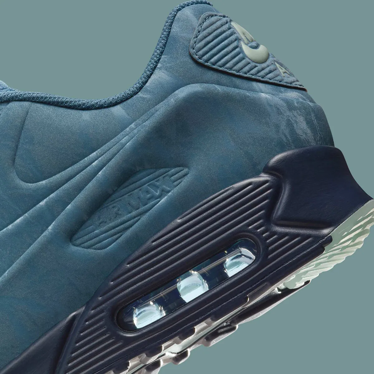 Nike Air Max 90 Thunderstorm 7 Avec sa construction moulée, la Nike Air Max 90 « Thunderstorm » révolutionne la silhouette mythique