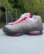 Pour célébrer ses trente ans, la Nike Air Max 95 « Solar Red » revient en version big bubble