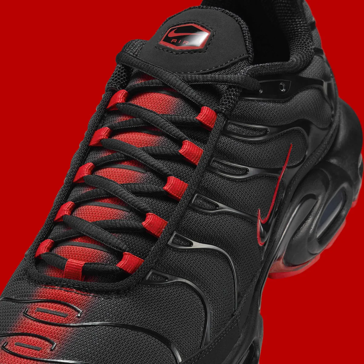 Nike Air Max Plus Darth Vader 5 La Nike Air Max Plus « Darth Vader » fait resurgir la force obscure dans vos pieds