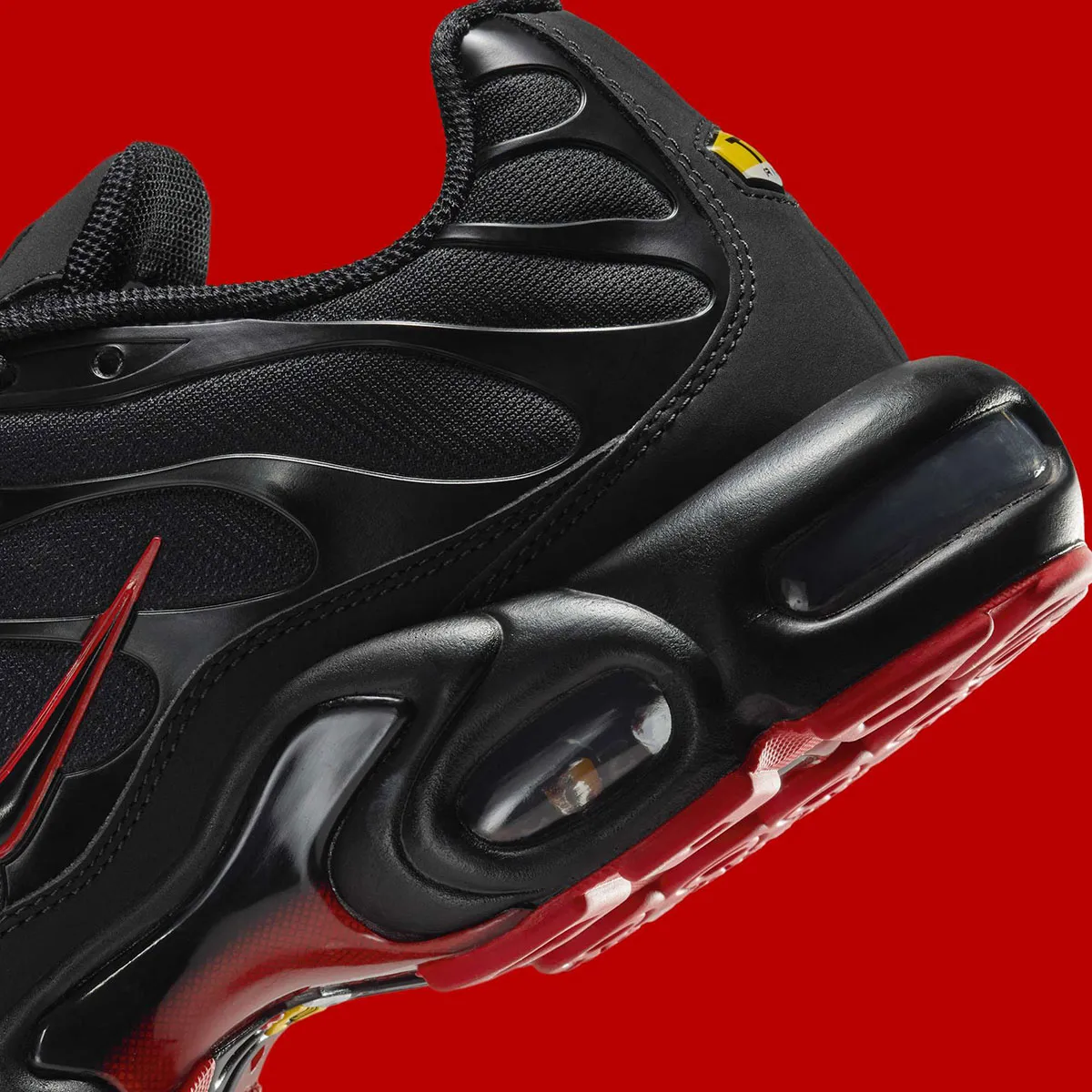 Nike Air Max Plus Darth Vader 6 La Nike Air Max Plus « Darth Vader » fait resurgir la force obscure dans vos pieds