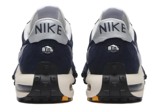 Nike Air Max Waffle sera de retour à l’automne 2025 dans un coloris « Navy/Silver »