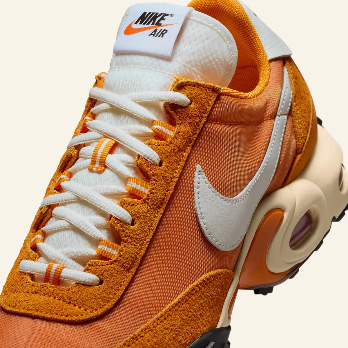 Nike Air Max Waffle SP Ceramic 7 La Nike Air Max Waffle SP « Ceramic » débarque avec un punch d'orange électrisant