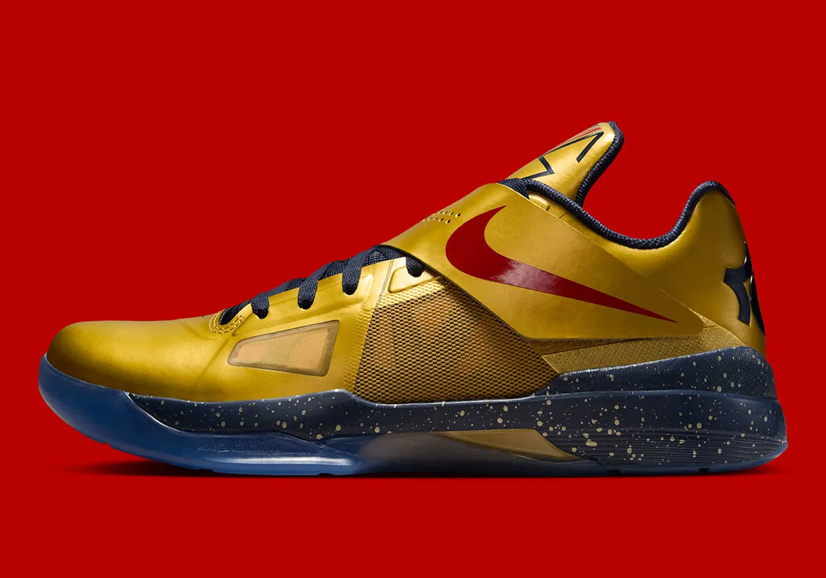 Nike KD 4 Gold Medal 2 La Nike KD 4 « Gold Medal » fait son grand retour treize ans après sa sortie originale