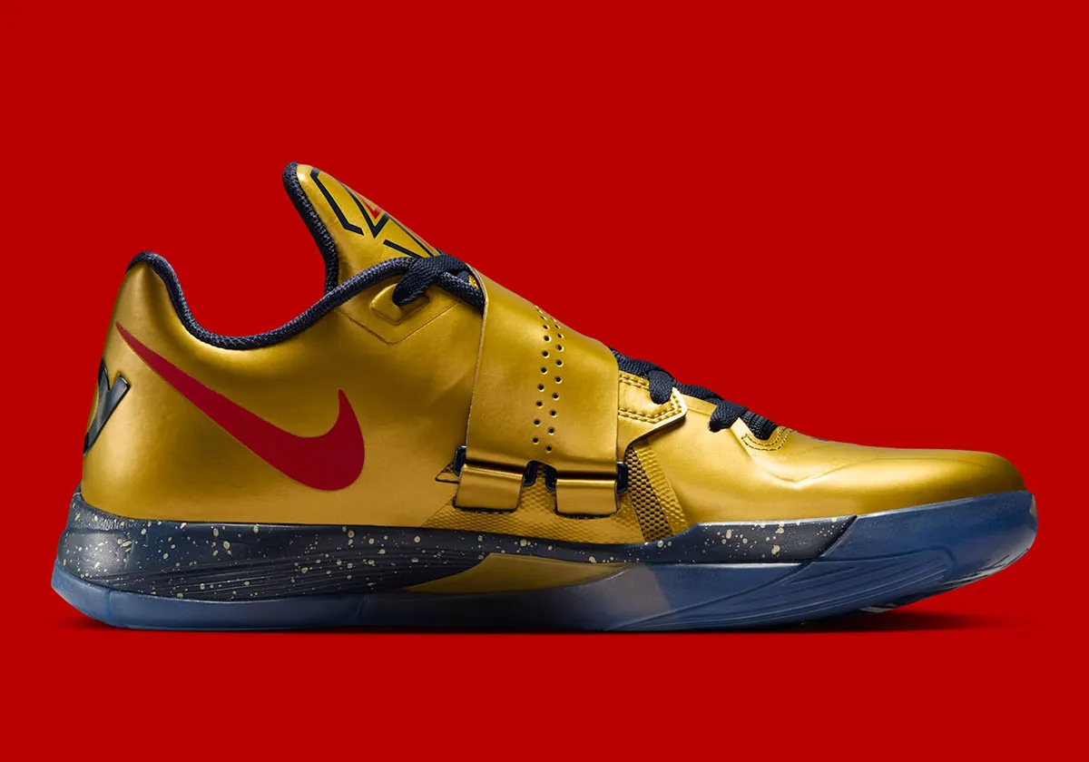 Nike KD 4 Gold Medal 3 La Nike KD 4 « Gold Medal » fait son grand retour treize ans après sa sortie originale