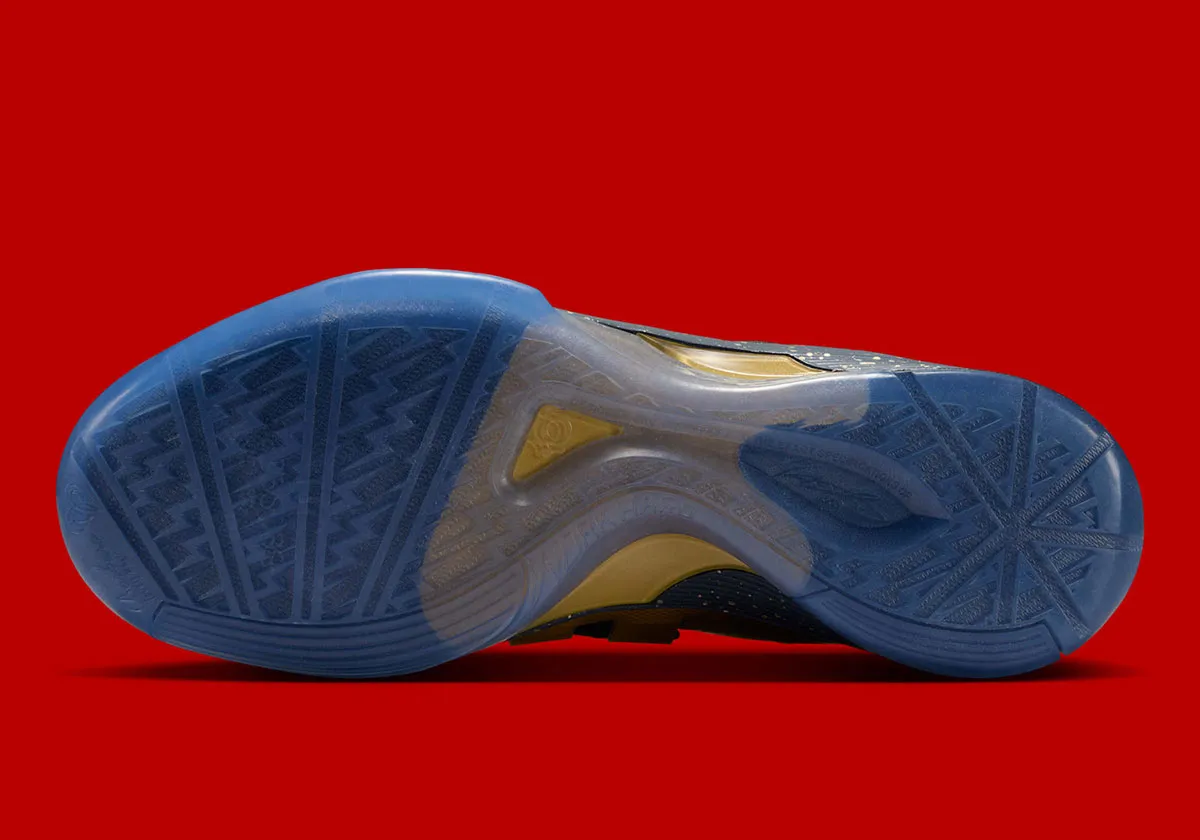 Nike KD 4 Gold Medal 5 La Nike KD 4 « Gold Medal » fait son grand retour treize ans après sa sortie originale