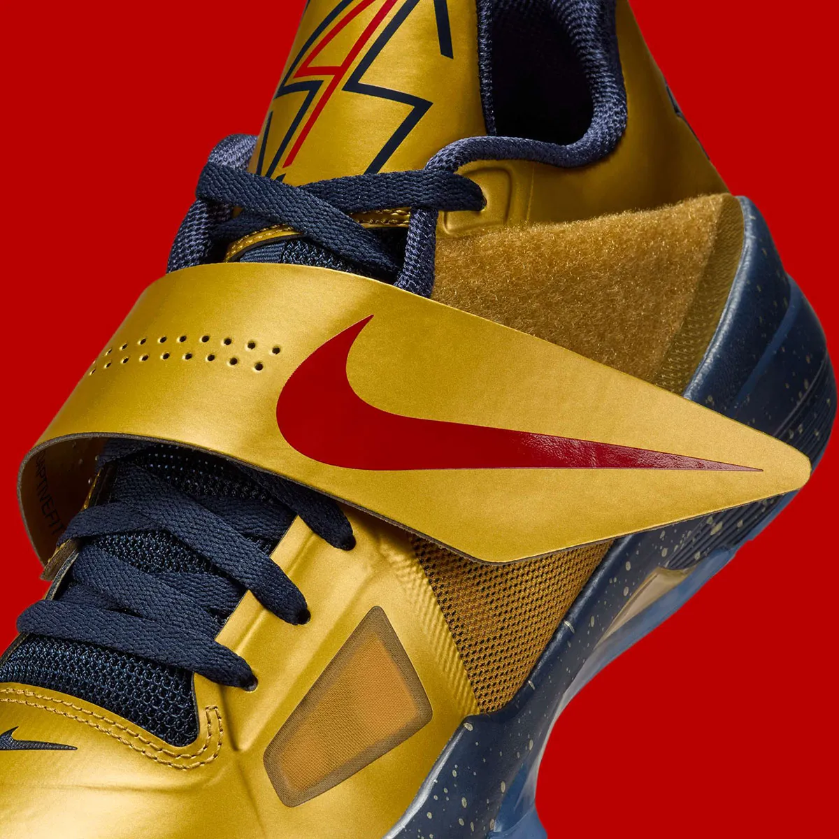 Nike KD 4 Gold Medal 7 La Nike KD 4 « Gold Medal » fait son grand retour treize ans après sa sortie originale