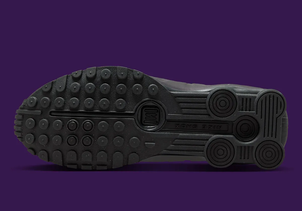 Nike Shox R4 Cave Purple 6 La Nike Shox R4 « Cave Purple » arrive avec une esthétique nocturne