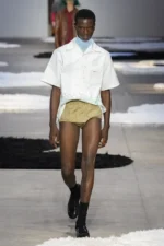 Prada Spring Summer 2026 Milan Fashion Week Mens 1 La collection Printemps 2026 de PRADA révèle une mode masculine apaisée et authentique