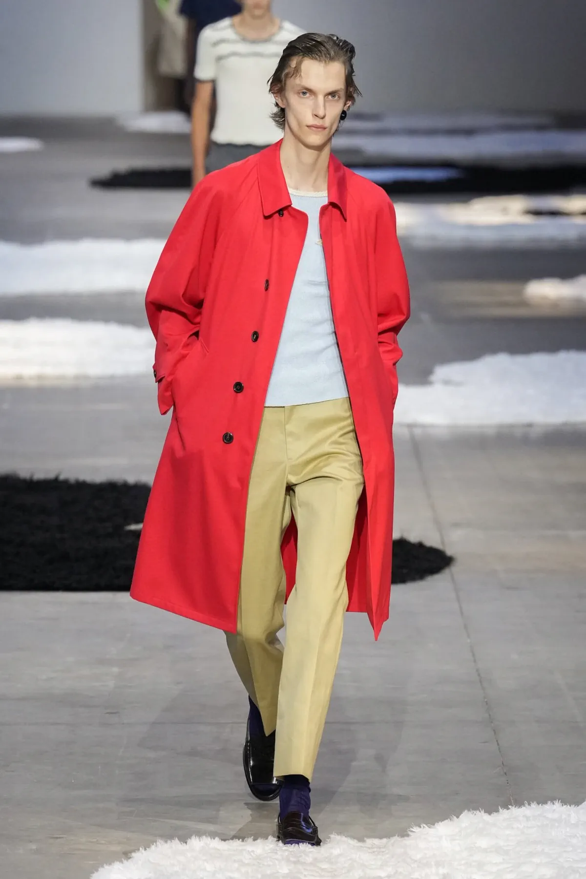 La collection Printemps 2026 de PRADA révèle une mode masculine apaisée et authentique