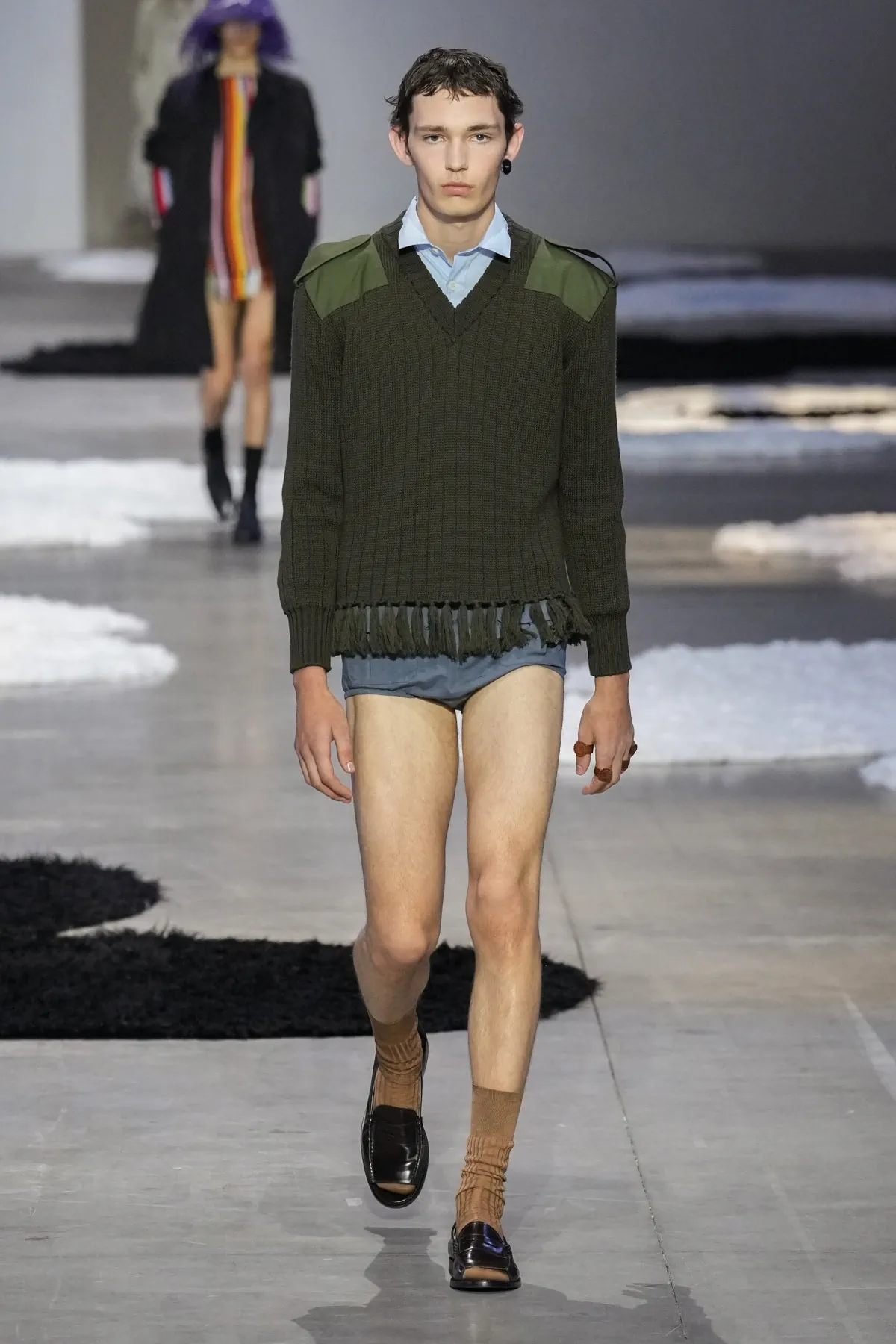 La collection Printemps 2026 de PRADA révèle une mode masculine apaisée et authentique