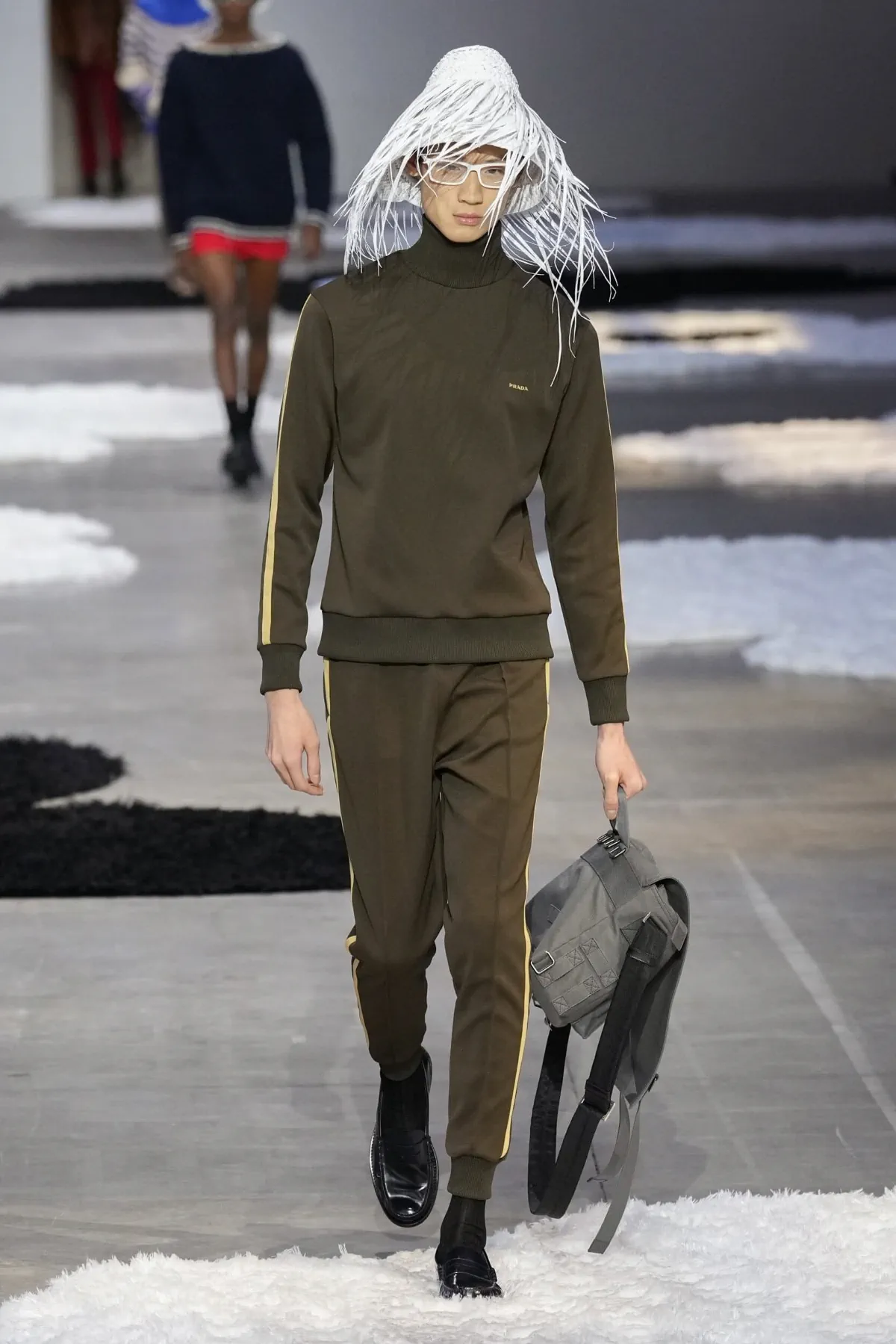 La collection Printemps 2026 de PRADA révèle une mode masculine apaisée et authentique