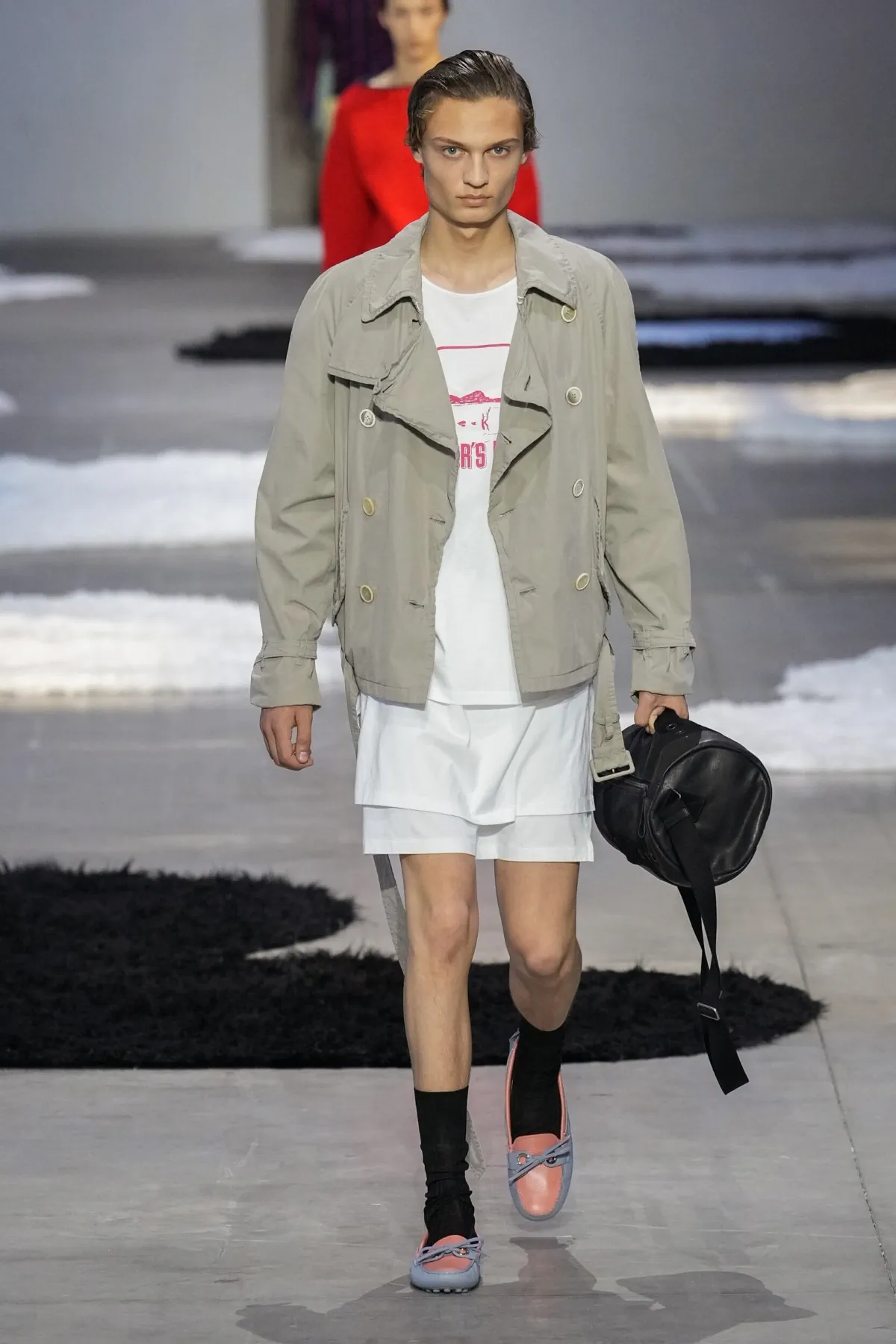 La collection Printemps 2026 de PRADA révèle une mode masculine apaisée et authentique