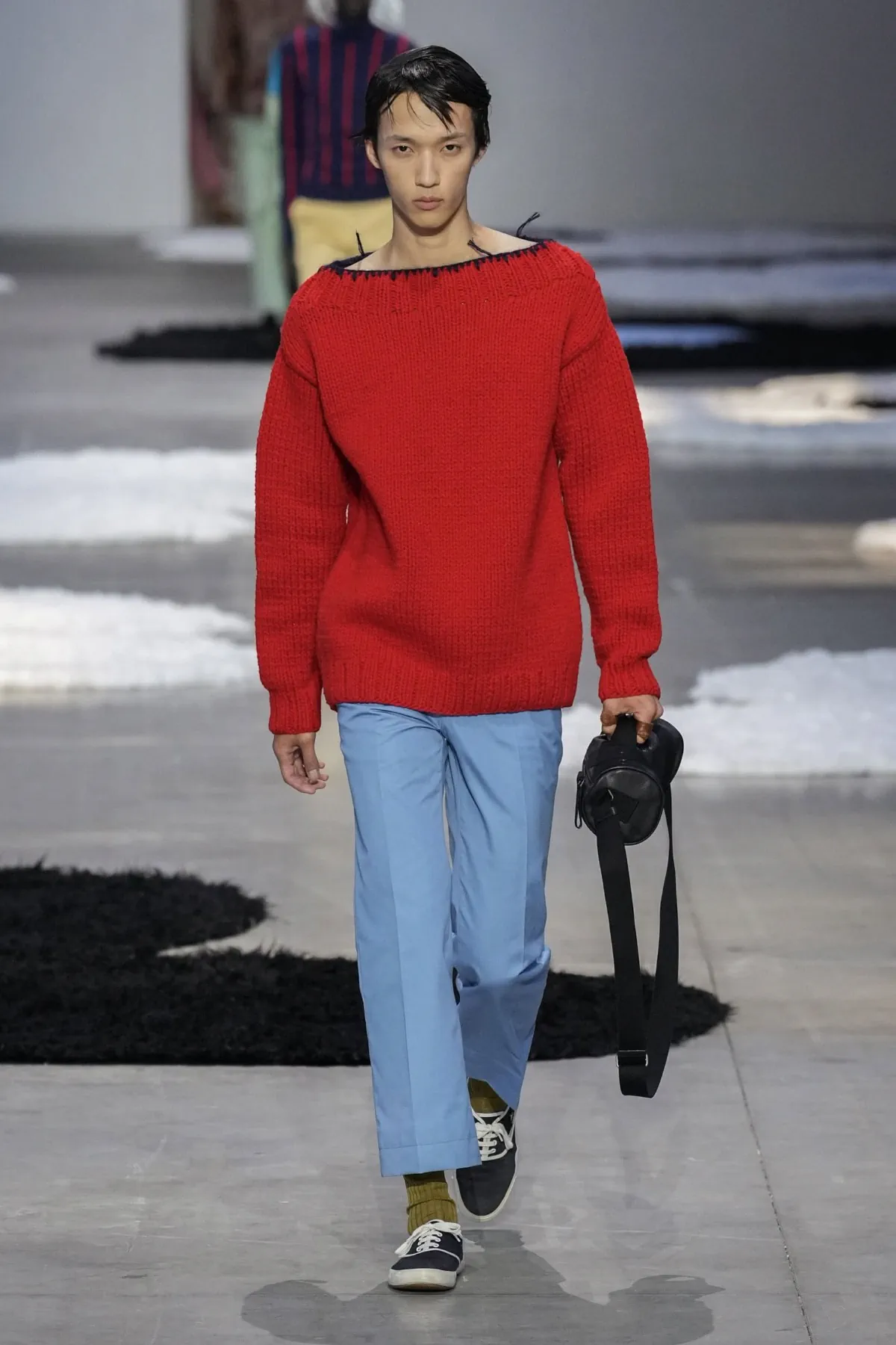 La collection Printemps 2026 de PRADA révèle une mode masculine apaisée et authentique