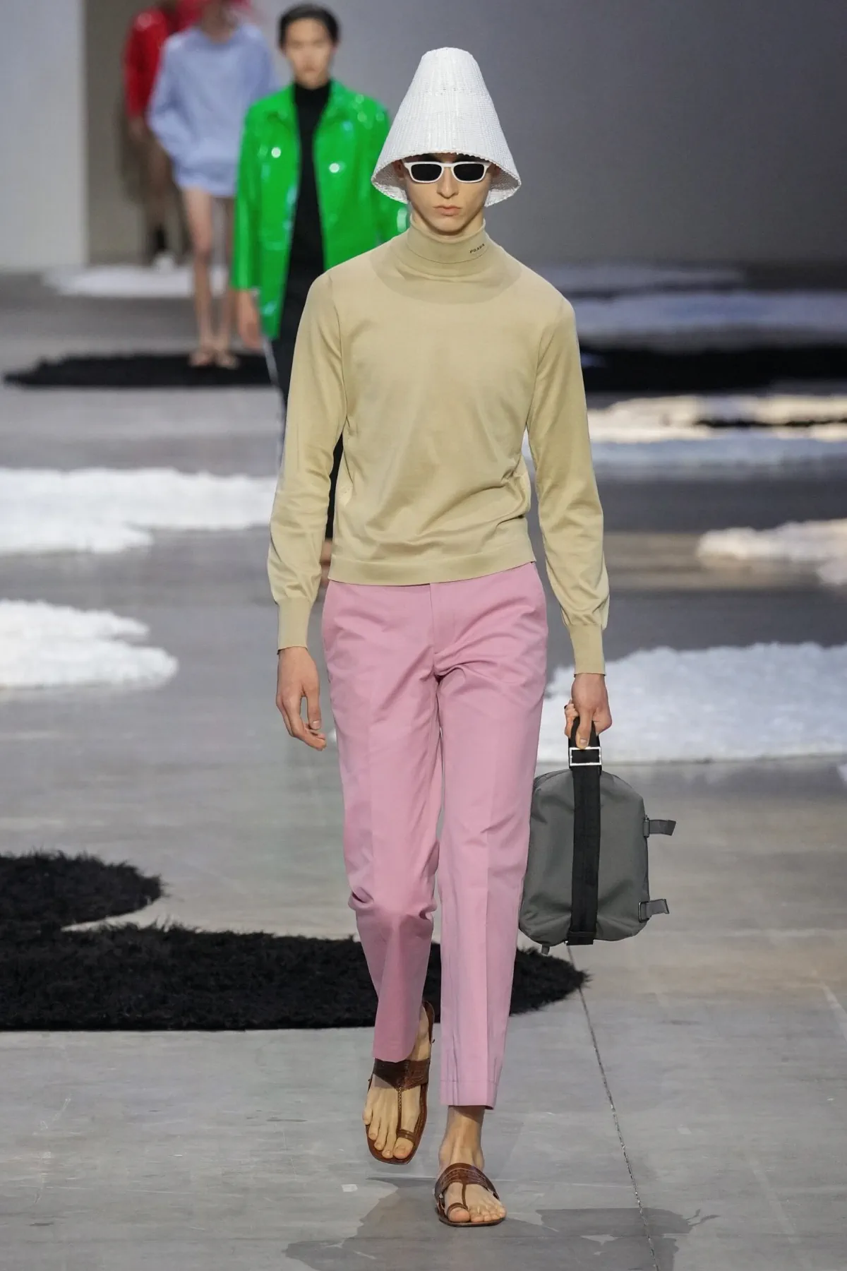 La collection Printemps 2026 de PRADA révèle une mode masculine apaisée et authentique