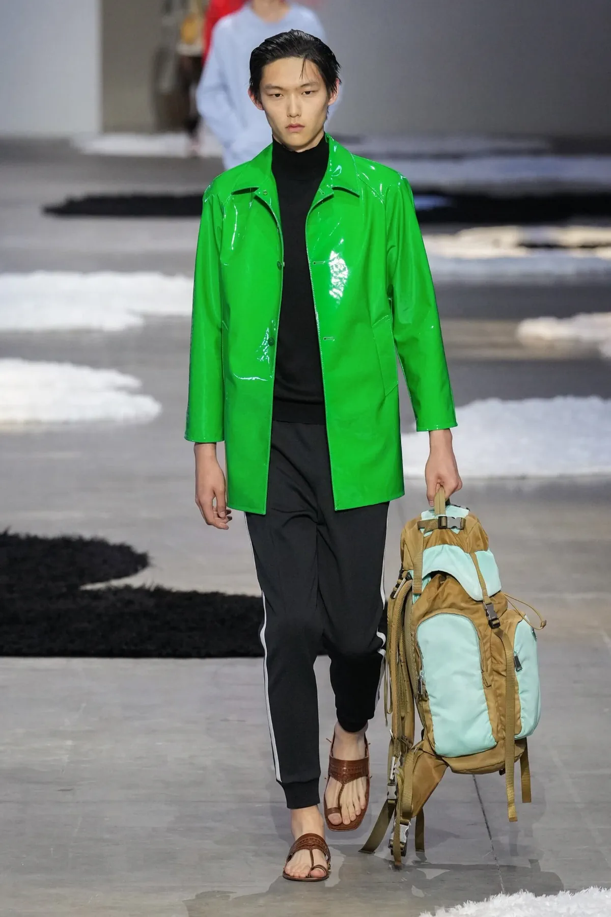 La collection Printemps 2026 de PRADA révèle une mode masculine apaisée et authentique