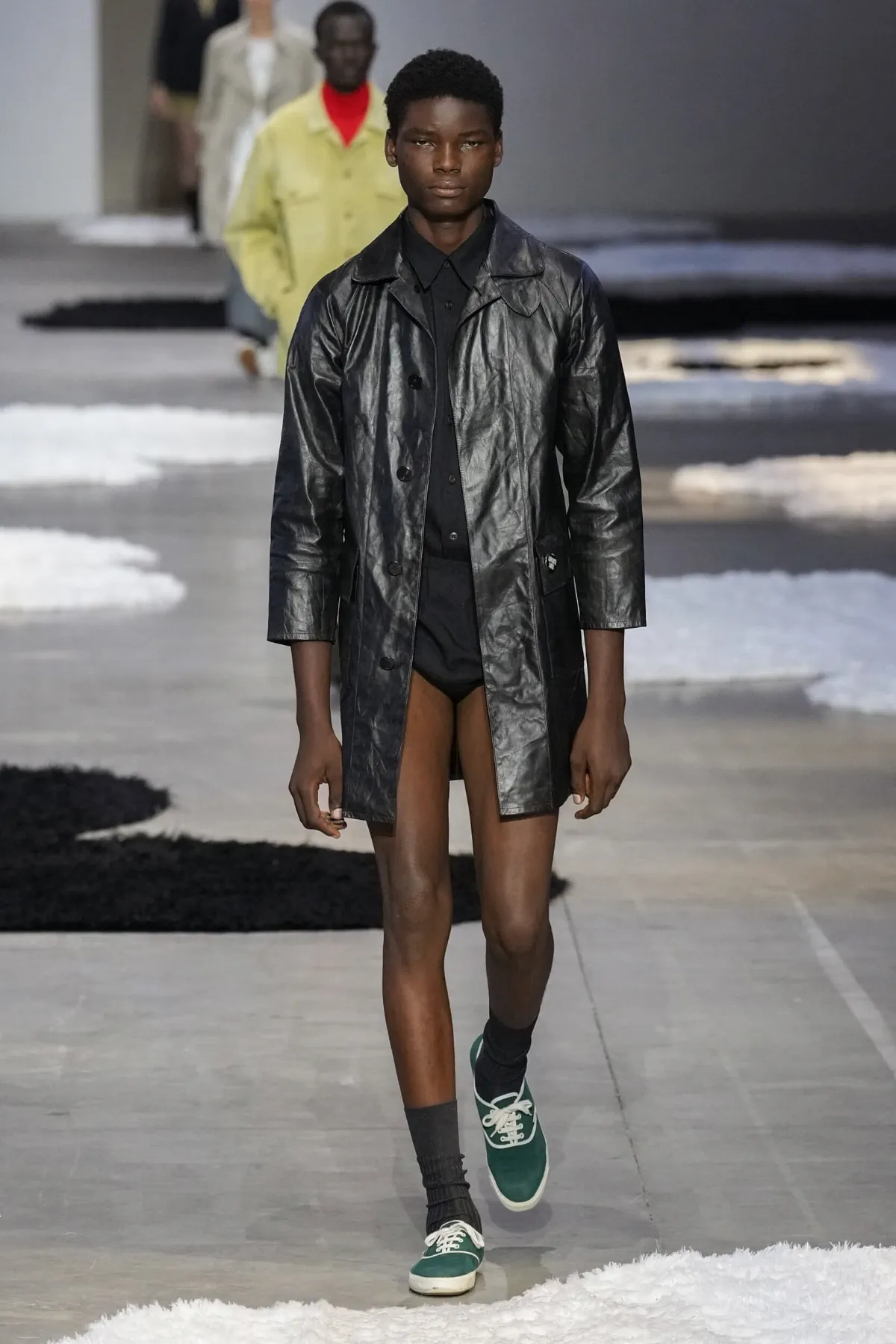 La collection Printemps 2026 de PRADA révèle une mode masculine apaisée et authentique