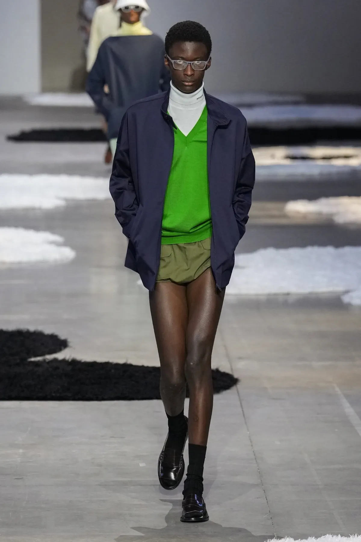 La collection Printemps 2026 de PRADA révèle une mode masculine apaisée et authentique
