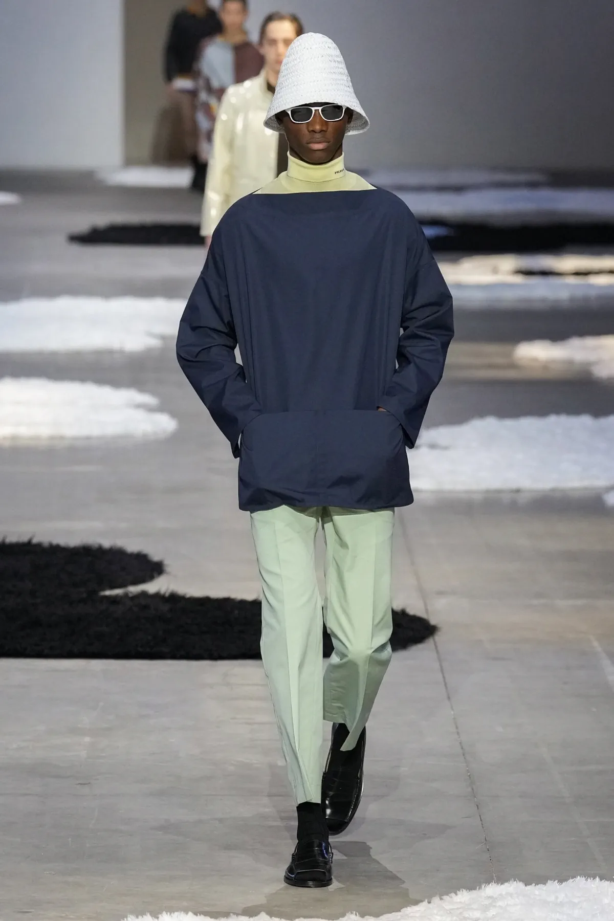 La collection Printemps 2026 de PRADA révèle une mode masculine apaisée et authentique