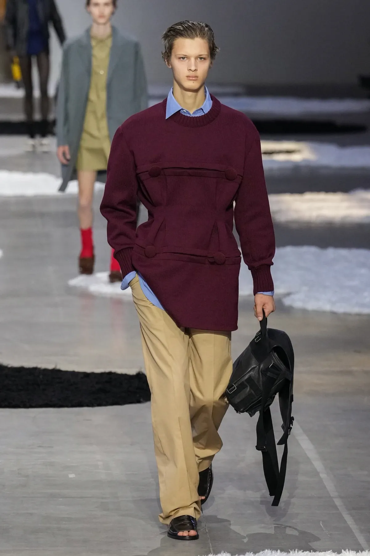 La collection Printemps 2026 de PRADA révèle une mode masculine apaisée et authentique