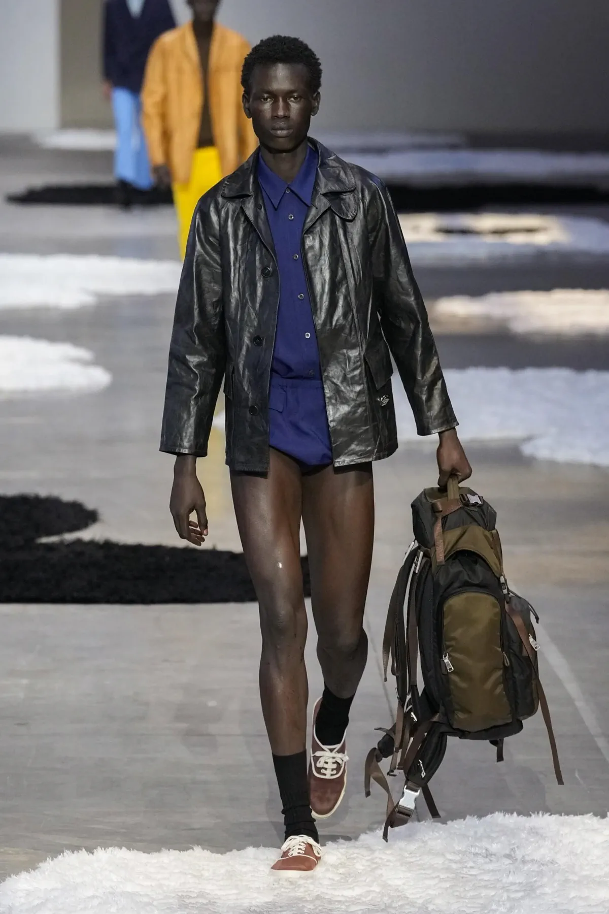 La collection Printemps 2026 de PRADA révèle une mode masculine apaisée et authentique