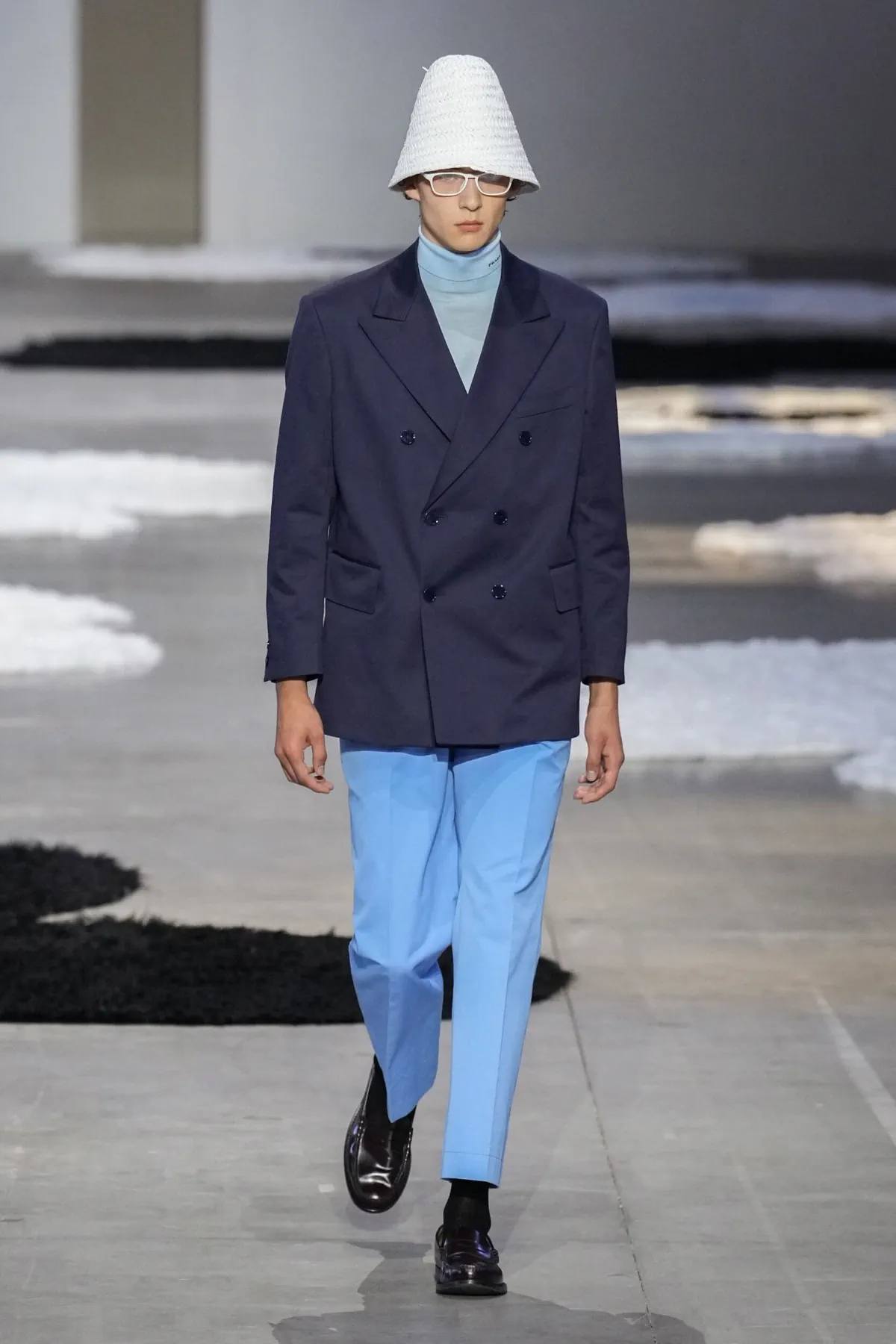 La collection Printemps 2026 de PRADA révèle une mode masculine apaisée et authentique
