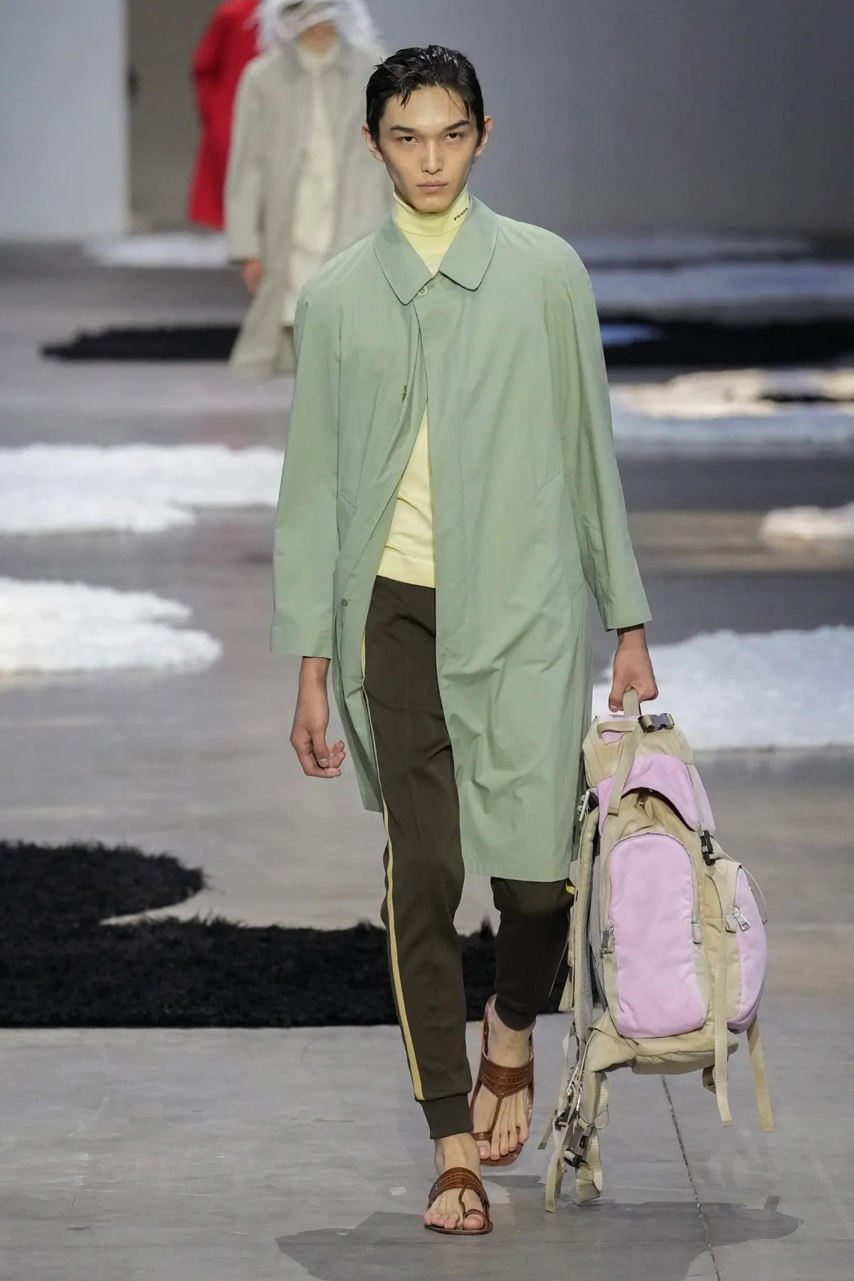La collection Printemps 2026 de PRADA révèle une mode masculine apaisée et authentique
