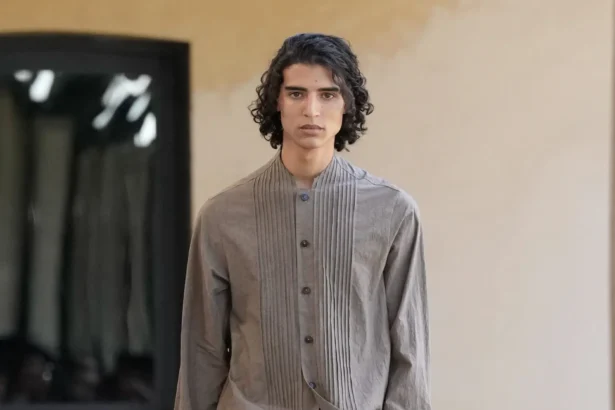 La collection Printemps 2026 de QASIMI révèle une esthétique utilitaire apaisée