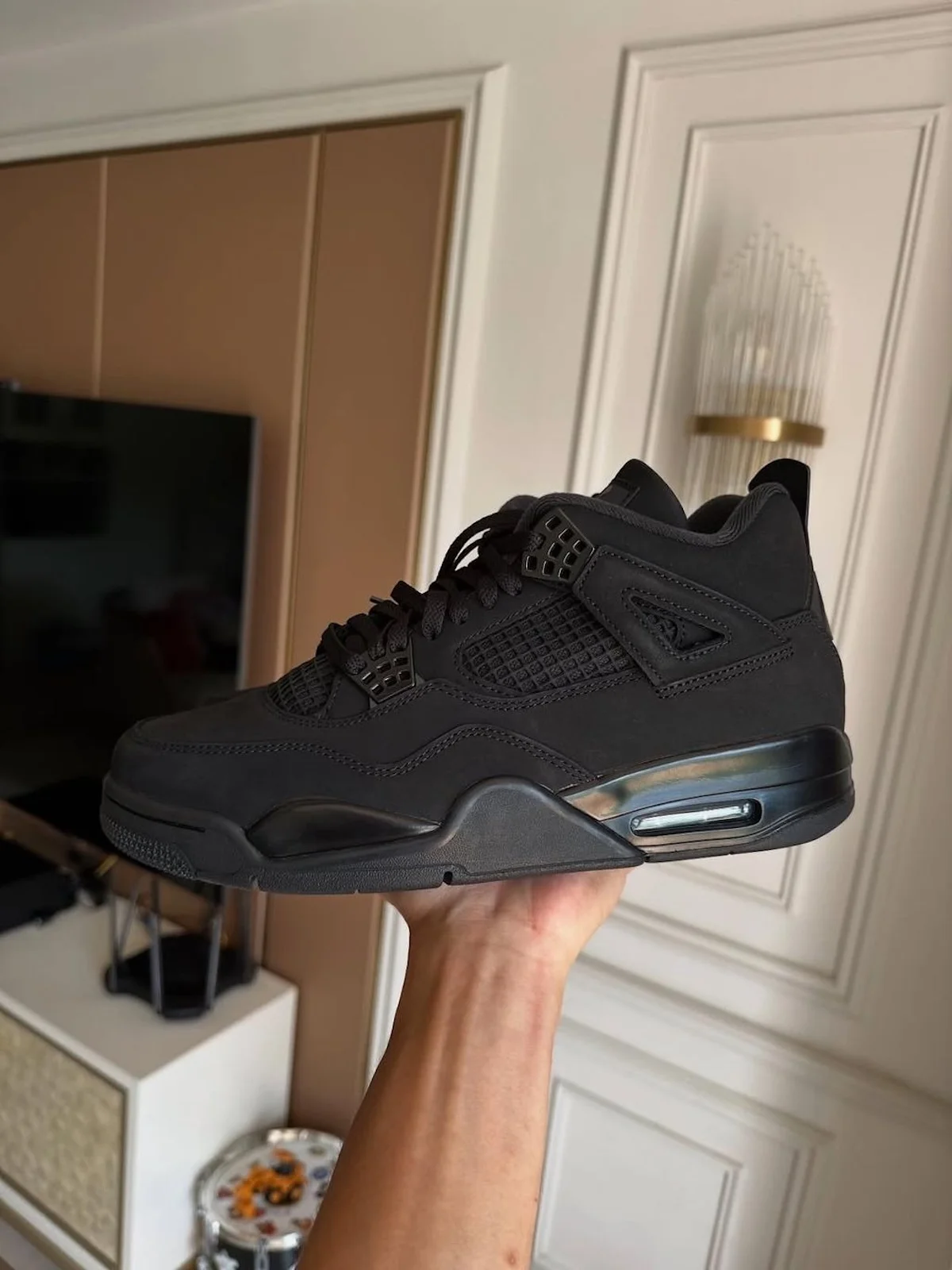 Retour Air Jordan 4 Black Cat 1 Retour de la Air Jordan 4 « Black Cat » avec le logo Nike Air pour le Black Friday 2025