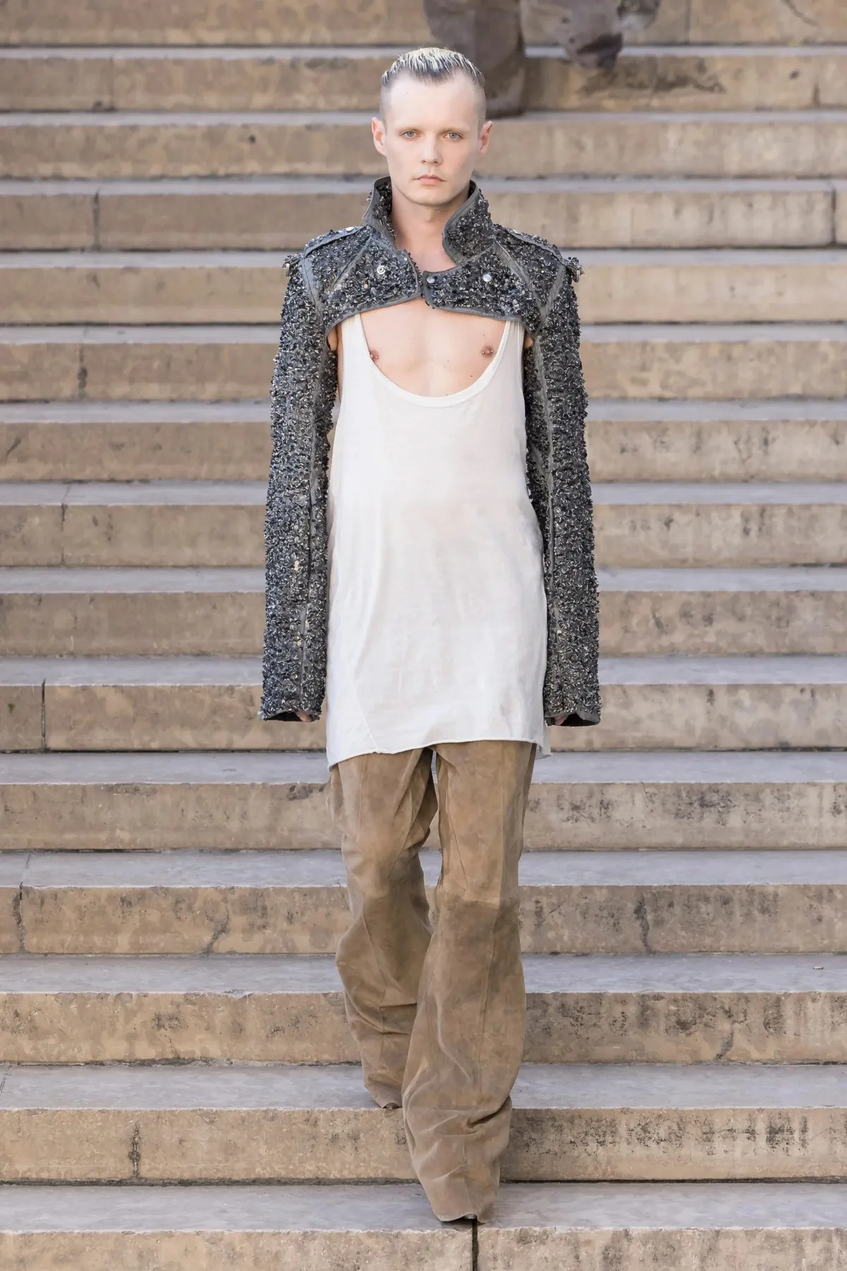 Rick Owens dévoile une élégance subversive pour le printemps 2026