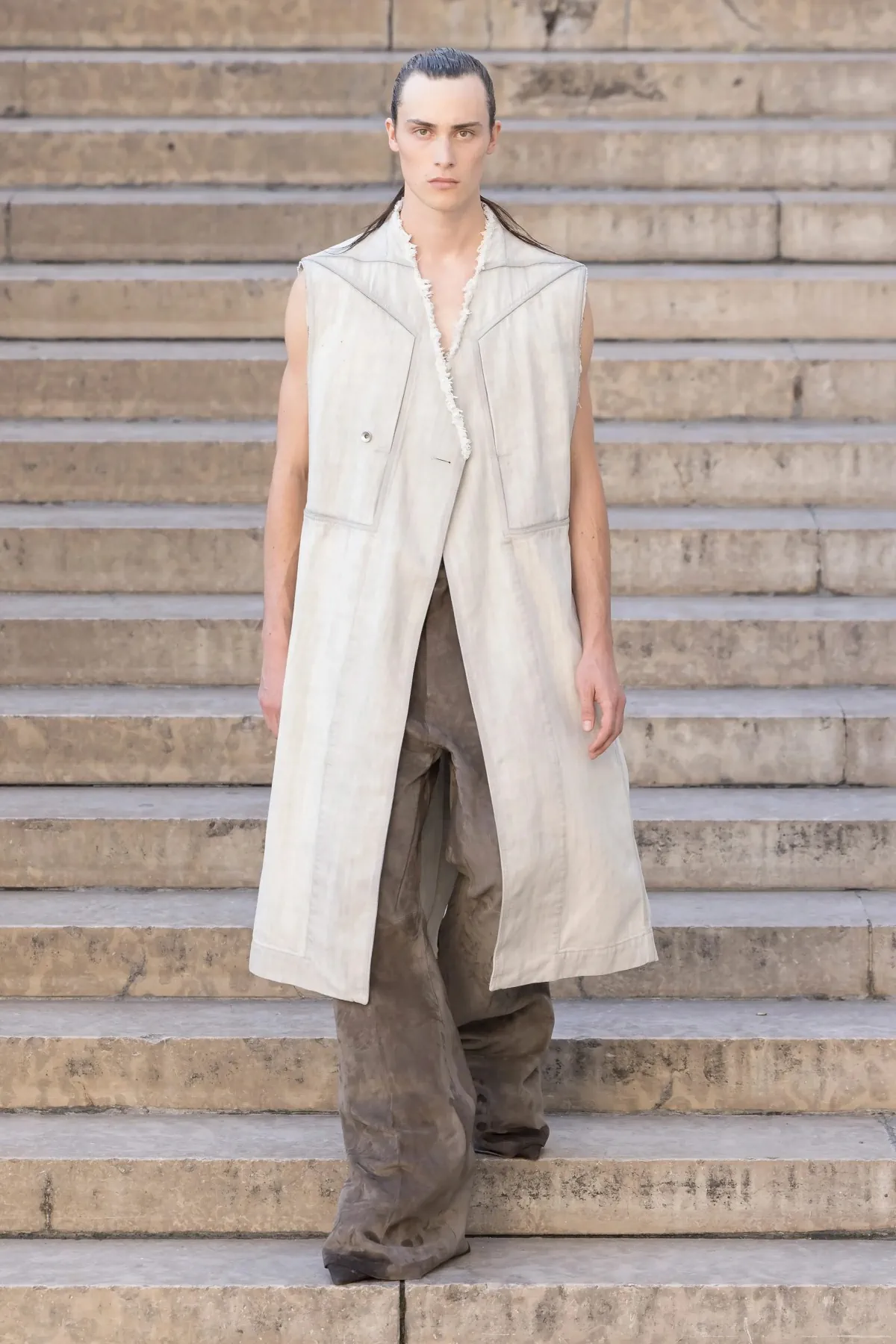 Rick Owens dévoile une élégance subversive pour le printemps 2026