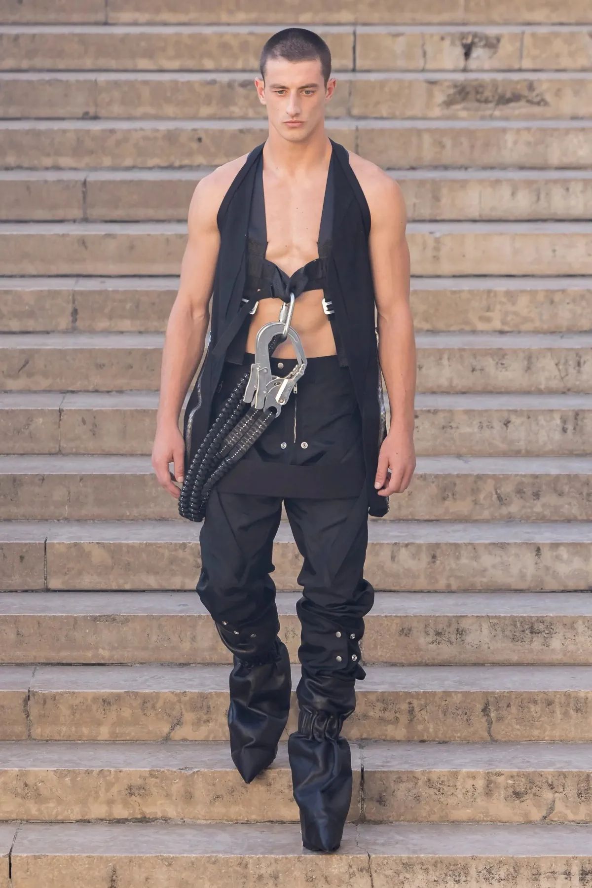 Rick Owens dévoile une élégance subversive pour le printemps 2026