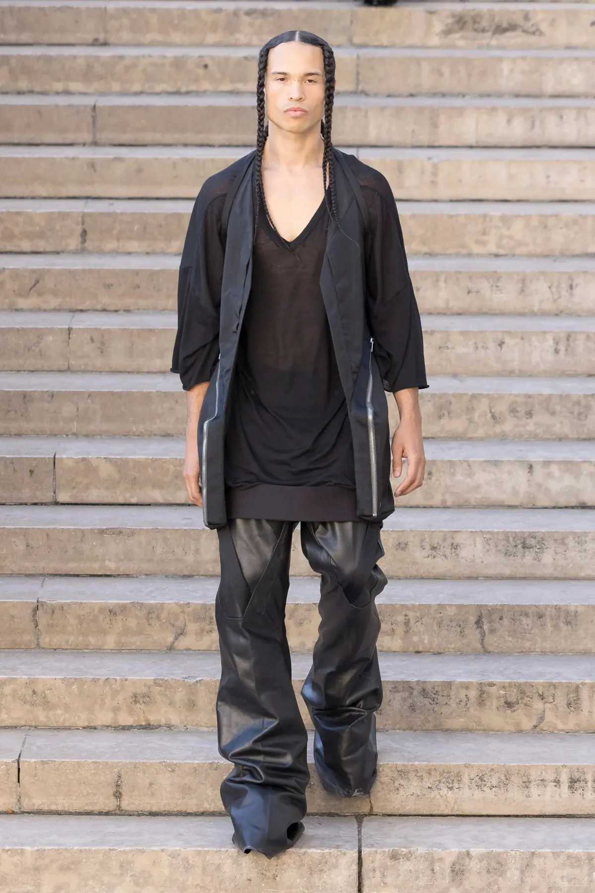 Rick Owens dévoile une élégance subversive pour le printemps 2026