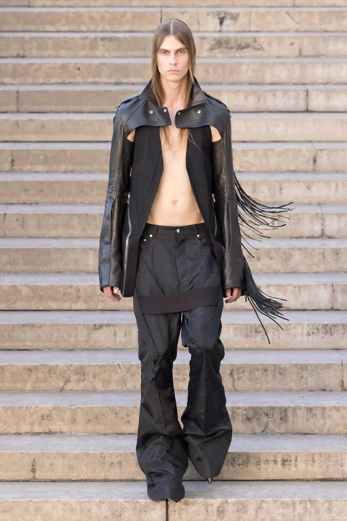 Rick Owens dévoile une élégance subversive pour le printemps 2026