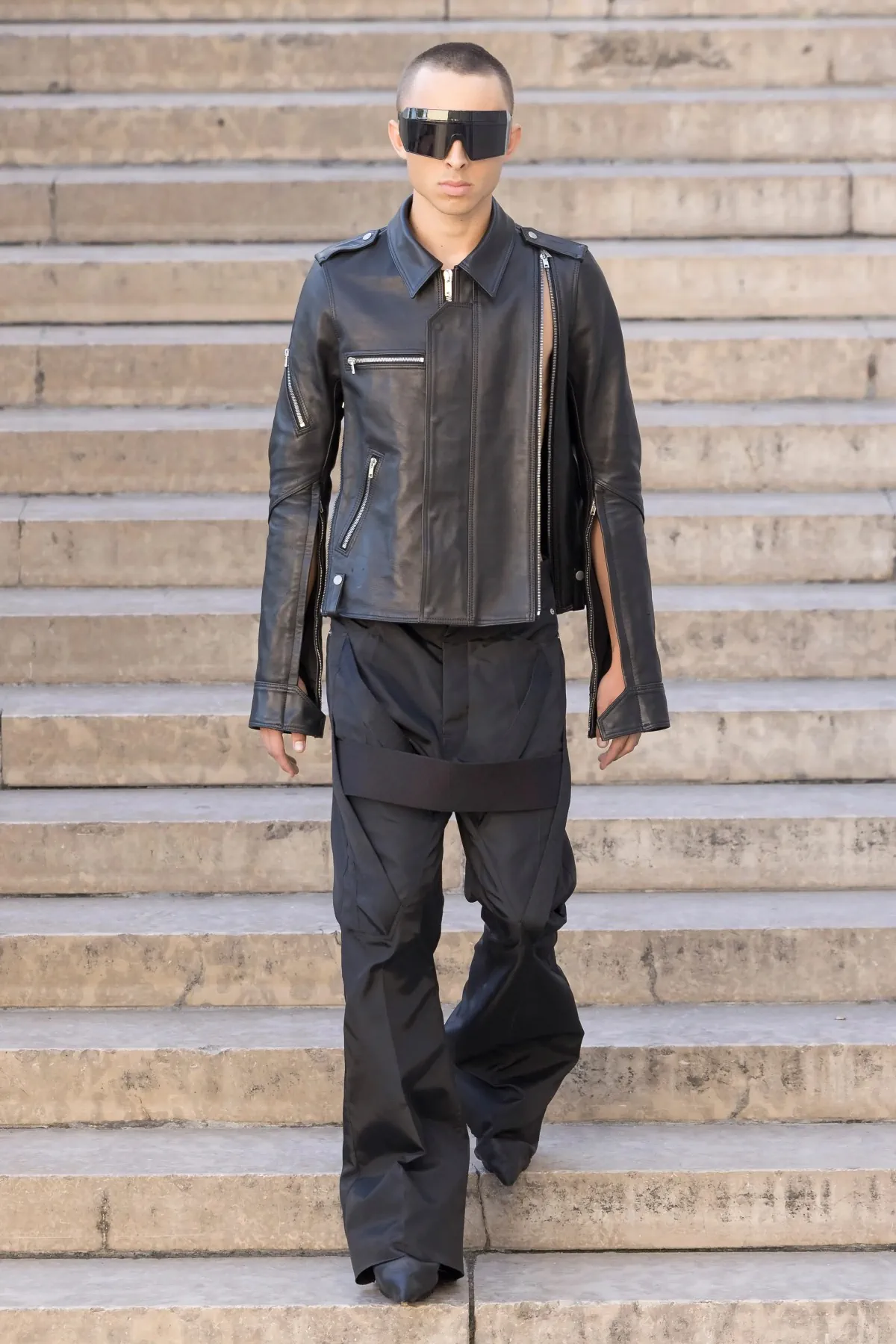 Rick Owens dévoile une élégance subversive pour le printemps 2026