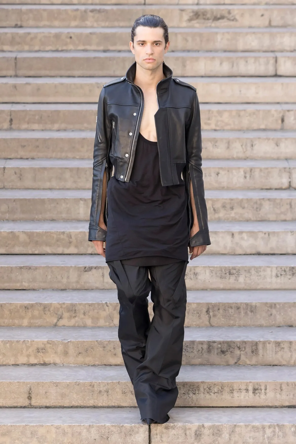 Rick Owens dévoile une élégance subversive pour le printemps 2026