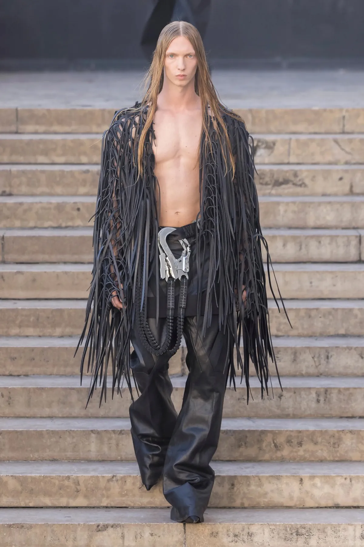 Rick Owens dévoile une élégance subversive pour le printemps 2026