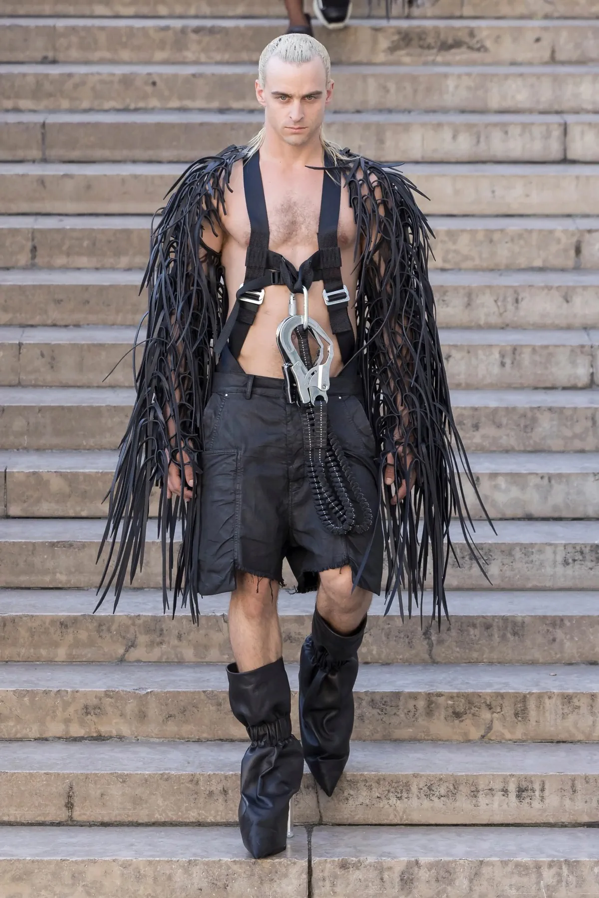 Rick Owens dévoile une élégance subversive pour le printemps 2026