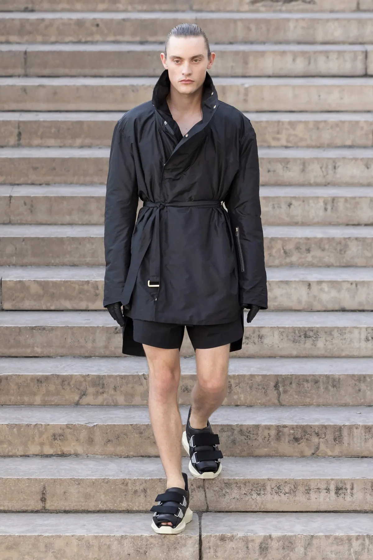Rick Owens dévoile une élégance subversive pour le printemps 2026